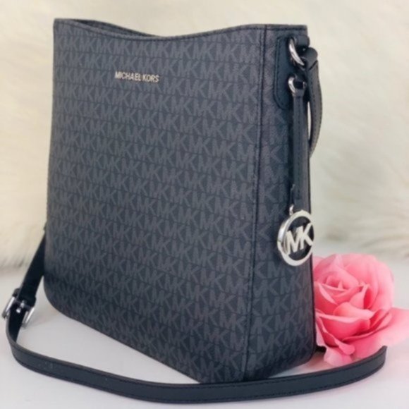Michael Kors Handbags - 🌺NWT Michael Kors LG Crossbody Bag Black